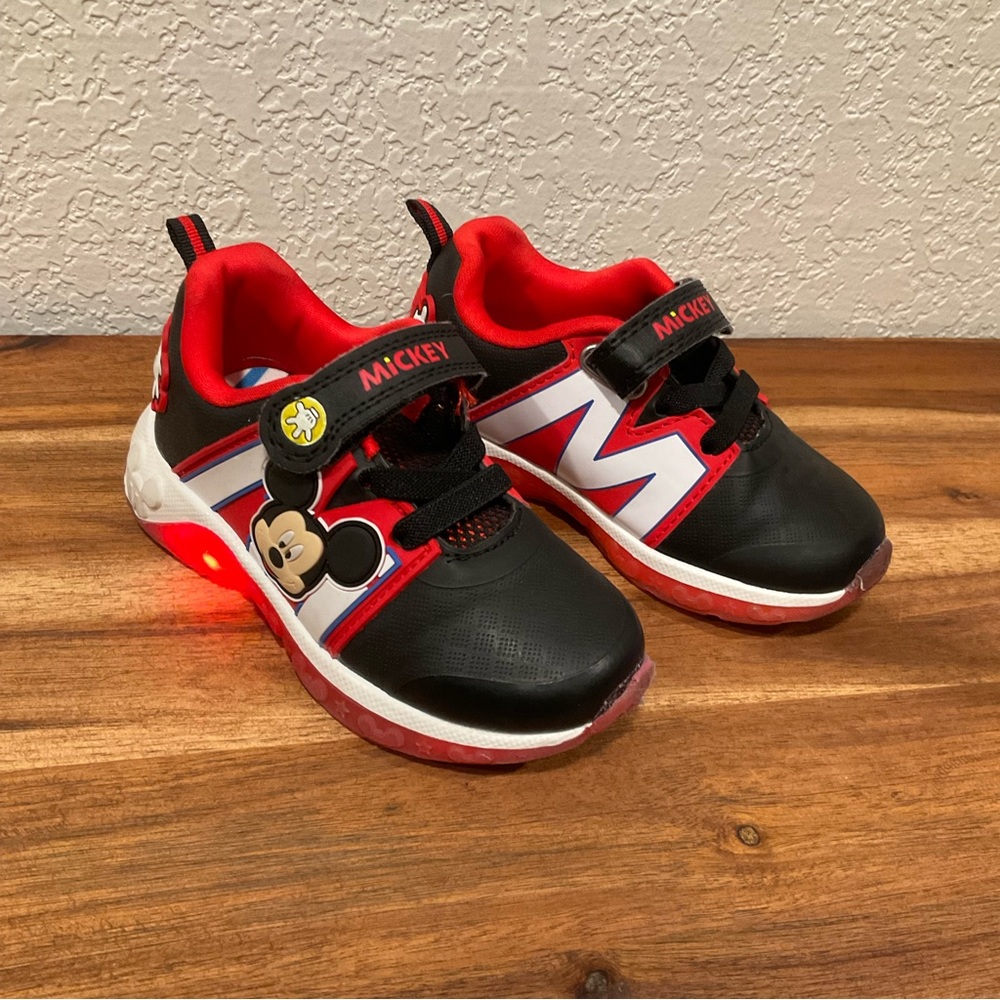 Light-Up Disney Mickey Mouse Toddler Boys Athletic Sneakers, Boys Size 9